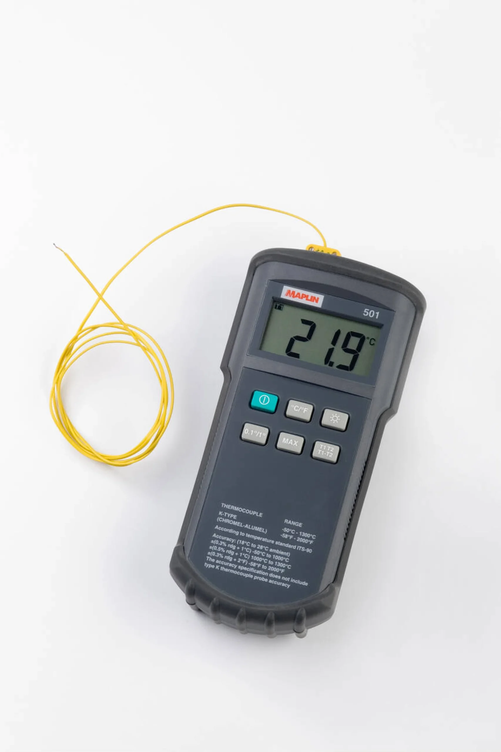 ساختار داخلی یک ترموکوپل صنعتی شامل غلاف، دو سیم و عایق پودری اکسید منیزیم.